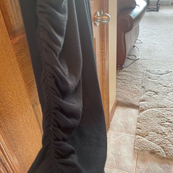 Maternity Medium Black LS Top - Picture 4 of 6